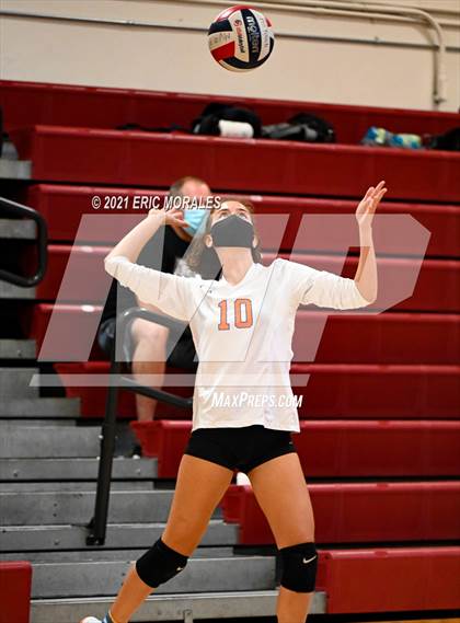Thumbnail 2 in Clairemont vs Monte Vista (Monte Vista Invitational) photogallery.