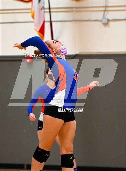 Thumbnail 2 in Clairemont vs Monte Vista (Monte Vista Invitational) photogallery.