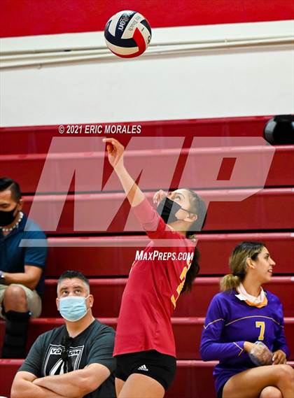 Thumbnail 3 in Clairemont vs Monte Vista (Monte Vista Invitational) photogallery.