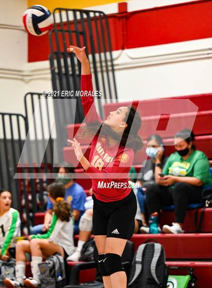 Thumbnail 2 in Clairemont vs Monte Vista (Monte Vista Invitational) photogallery.