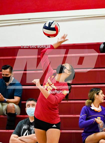 Thumbnail 2 in Clairemont vs Monte Vista (Monte Vista Invitational) photogallery.