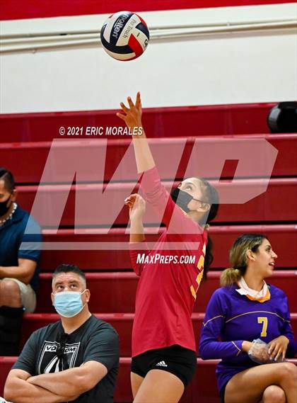 Thumbnail 2 in Clairemont vs Monte Vista (Monte Vista Invitational) photogallery.