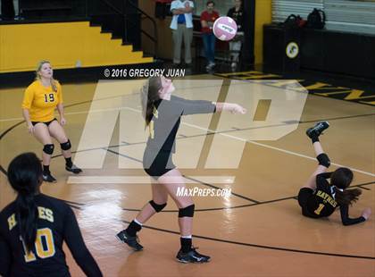 Thumbnail 1 in Dunham @ Haynes Academy (LHSAA Division IV 2nd Round Playoff) photogallery.