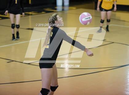 Thumbnail 3 in Dunham @ Haynes Academy (LHSAA Division IV 2nd Round Playoff) photogallery.
