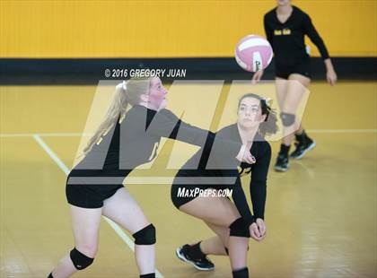 Thumbnail 1 in Dunham @ Haynes Academy (LHSAA Division IV 2nd Round Playoff) photogallery.
