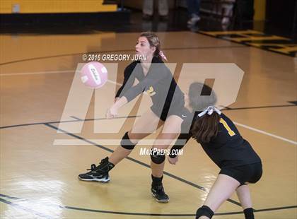 Thumbnail 3 in Dunham @ Haynes Academy (LHSAA Division IV 2nd Round Playoff) photogallery.