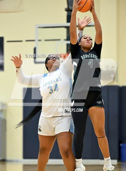 Thumbnail 2 in Rodriguez vs. Center (Rumble on the River) photogallery.