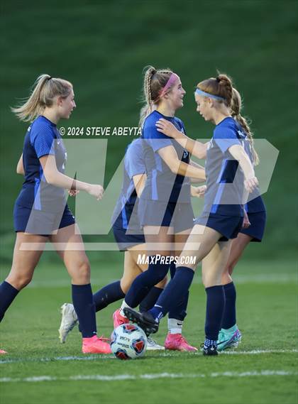 Thumbnail 3 in Ralston Valley vs. Grandview (CHSAA 5A Quarterfinals) photogallery.