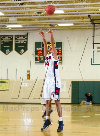 Thumbnail 3 in Jefferson vs Yorktown (Joe Cascio Holiday Classic) photogallery.