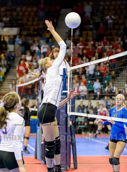 Thumbnail 2 in Holy Family vs. Coal Ridge (CHSAA 3A Pool IV) photogallery.