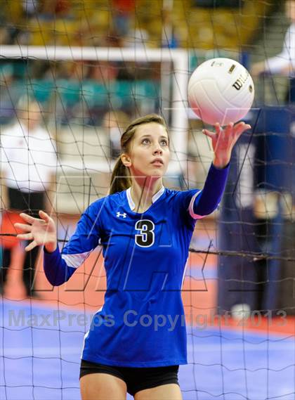 Thumbnail 2 in Holy Family vs. Coal Ridge (CHSAA 3A Pool IV) photogallery.