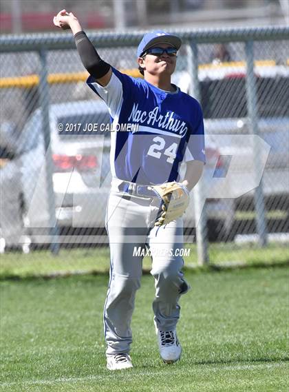Thumbnail 1 in MacArthur [Douglas] vs Lee [Robert E.] photogallery.