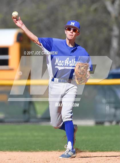 Thumbnail 2 in MacArthur [Douglas] vs Lee [Robert E.] photogallery.