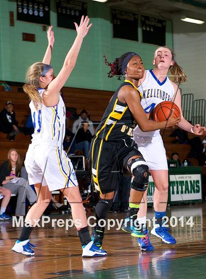 Thumbnail 3 in Cardinal O'Hara vs Kellenberg (NYSCHSAA Class A Final) photogallery.