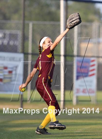 Thumbnail 3 in Deer Park vs Pasadena Memorial (UIL 5A Bi-district Playoff) photogallery.