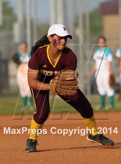 Thumbnail 3 in Deer Park vs Pasadena Memorial (UIL 5A Bi-district Playoff) photogallery.