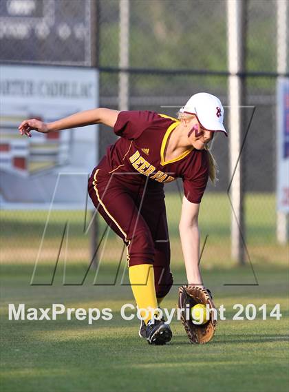 Thumbnail 2 in Deer Park vs Pasadena Memorial (UIL 5A Bi-district Playoff) photogallery.