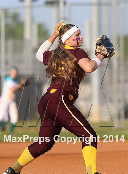 Thumbnail 2 in Deer Park vs Pasadena Memorial (UIL 5A Bi-district Playoff) photogallery.