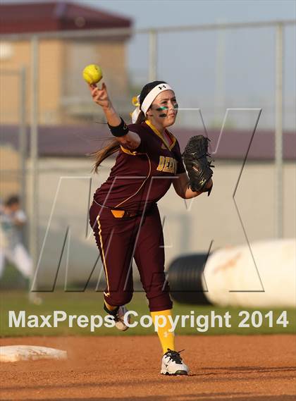 Thumbnail 1 in Deer Park vs Pasadena Memorial (UIL 5A Bi-district Playoff) photogallery.