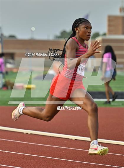 Thumbnail 2 in UIL Track & Field 6A Region 3 Regional Final Preliminaries (400 Meter) photogallery.