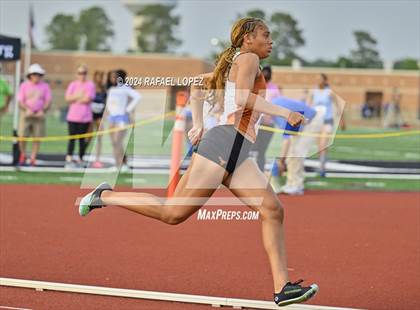 Thumbnail 3 in UIL Track & Field 6A Region 3 Regional Final Preliminaries (400 Meter) photogallery.