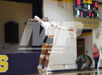 Thumbnail 1 in Midway @ Cape Fear photogallery.
