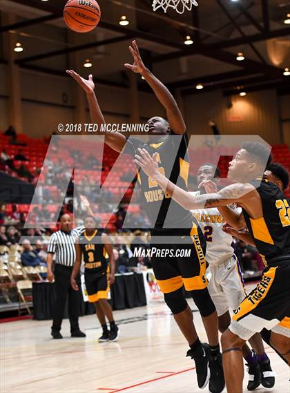 Thumbnail 3 in Columbus vs Houston Math Science & Tech (King Cotton Classic) photogallery.