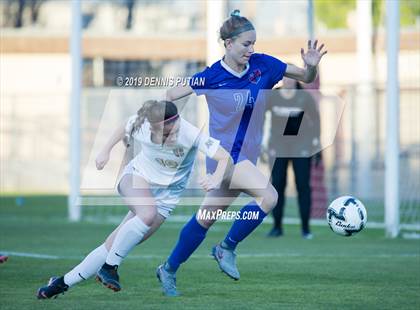 Thumbnail 2 in St. Ignatius vs. Archbishop Mitty (CIF CCS Open Division Final) photogallery.