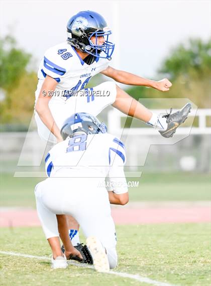 Thumbnail 3 in Perry vs Chandler photogallery.