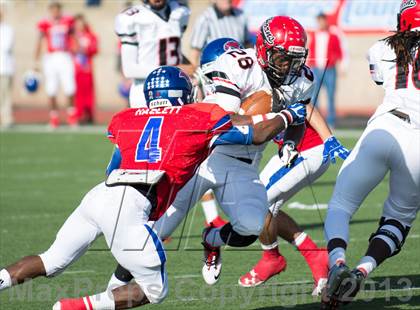 Thumbnail 3 in Cedar Hill vs Cooper (UIL 5A D2 Regional Playoff) photogallery.