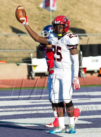 Thumbnail 3 in Cedar Hill vs Cooper (UIL 5A D2 Regional Playoff) photogallery.