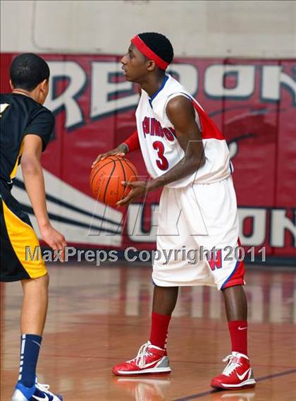 Thumbnail 1 in Washington vs. Bishop Montgomery (Sea Hawk Classic Championship Game) photogallery.