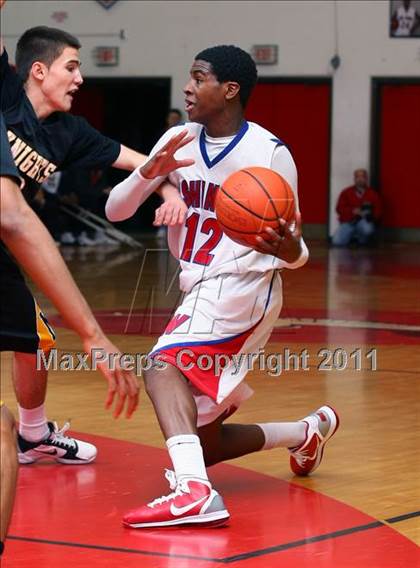 Thumbnail 3 in Washington vs. Bishop Montgomery (Sea Hawk Classic Championship Game) photogallery.