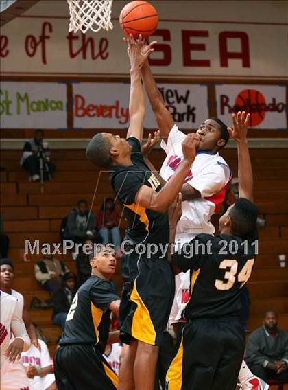 Thumbnail 3 in Washington vs. Bishop Montgomery (Sea Hawk Classic Championship Game) photogallery.
