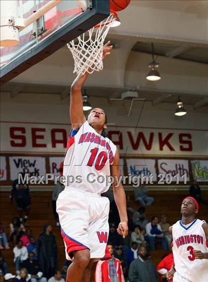 Thumbnail 2 in Washington vs. Bishop Montgomery (Sea Hawk Classic Championship Game) photogallery.