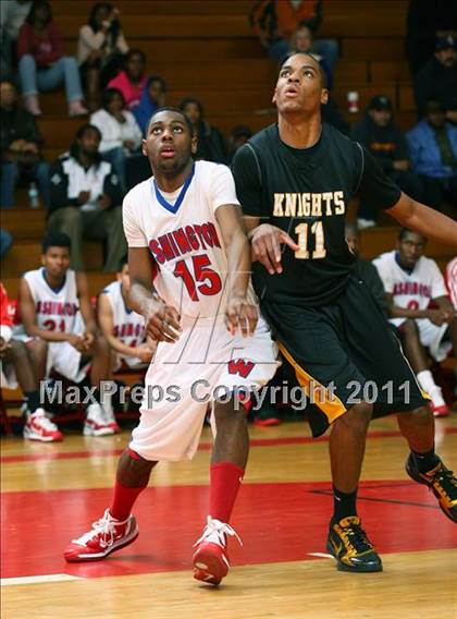 Thumbnail 2 in Washington vs. Bishop Montgomery (Sea Hawk Classic Championship Game) photogallery.