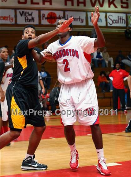 Thumbnail 2 in Washington vs. Bishop Montgomery (Sea Hawk Classic Championship Game) photogallery.
