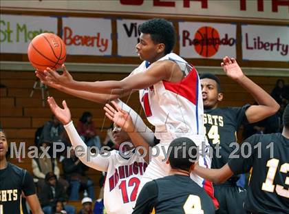 Thumbnail 2 in Washington vs. Bishop Montgomery (Sea Hawk Classic Championship Game) photogallery.
