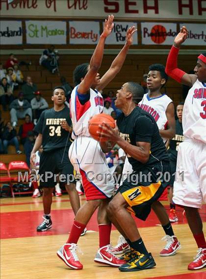 Thumbnail 3 in Washington vs. Bishop Montgomery (Sea Hawk Classic Championship Game) photogallery.
