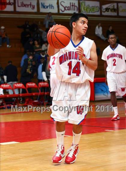 Thumbnail 3 in Washington vs. Bishop Montgomery (Sea Hawk Classic Championship Game) photogallery.