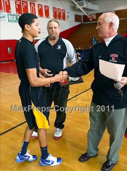 Thumbnail 2 in Washington vs. Bishop Montgomery (Sea Hawk Classic Championship Game) photogallery.