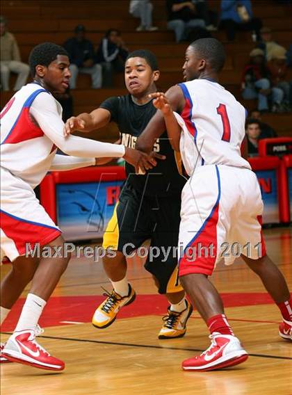 Thumbnail 2 in Washington vs. Bishop Montgomery (Sea Hawk Classic Championship Game) photogallery.
