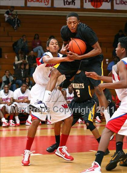 Thumbnail 2 in Washington vs. Bishop Montgomery (Sea Hawk Classic Championship Game) photogallery.