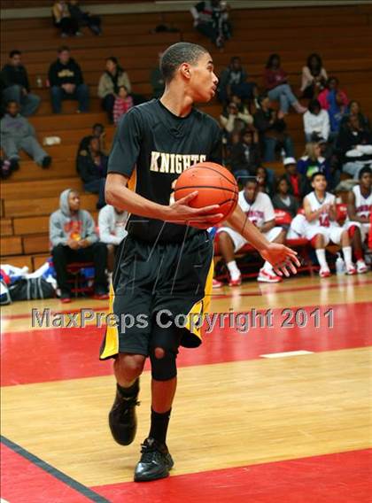 Thumbnail 2 in Washington vs. Bishop Montgomery (Sea Hawk Classic Championship Game) photogallery.