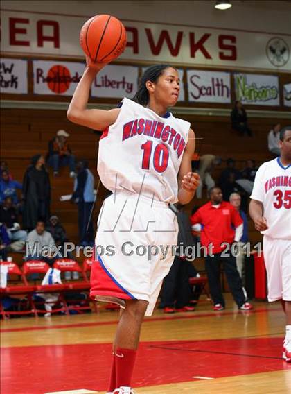 Thumbnail 2 in Washington vs. Bishop Montgomery (Sea Hawk Classic Championship Game) photogallery.