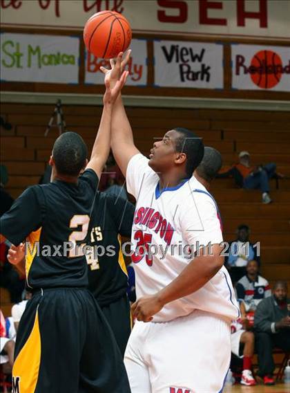 Thumbnail 2 in Washington vs. Bishop Montgomery (Sea Hawk Classic Championship Game) photogallery.