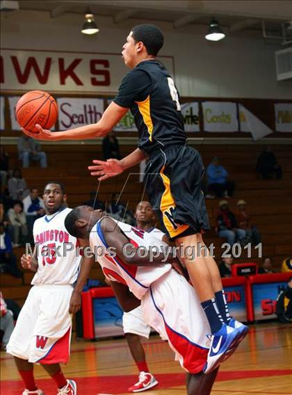 Thumbnail 2 in Washington vs. Bishop Montgomery (Sea Hawk Classic Championship Game) photogallery.