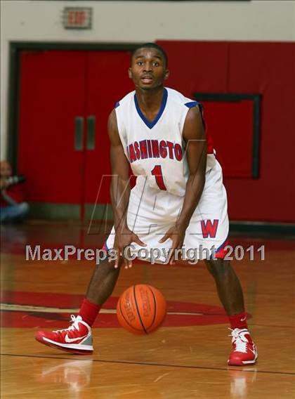 Thumbnail 2 in Washington vs. Bishop Montgomery (Sea Hawk Classic Championship Game) photogallery.
