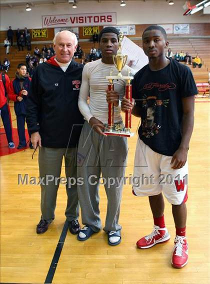 Thumbnail 2 in Washington vs. Bishop Montgomery (Sea Hawk Classic Championship Game) photogallery.