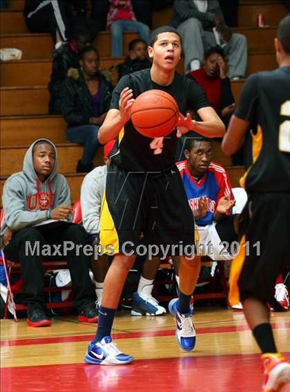 Thumbnail 3 in Washington vs. Bishop Montgomery (Sea Hawk Classic Championship Game) photogallery.